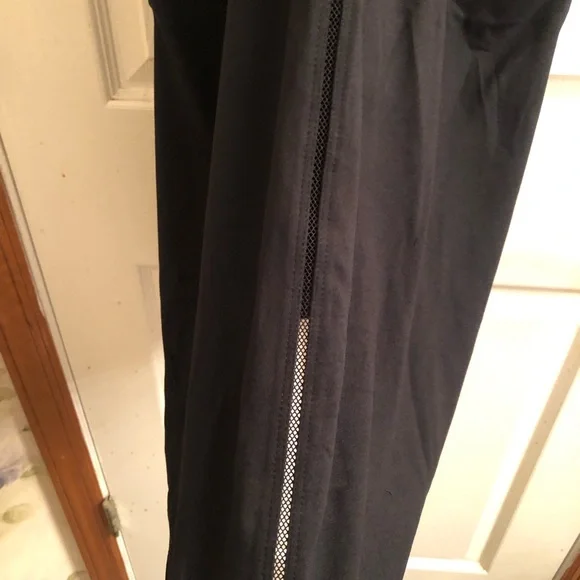 ZYIA Black Effortless Tank Top - Long - Picture 7 of 10